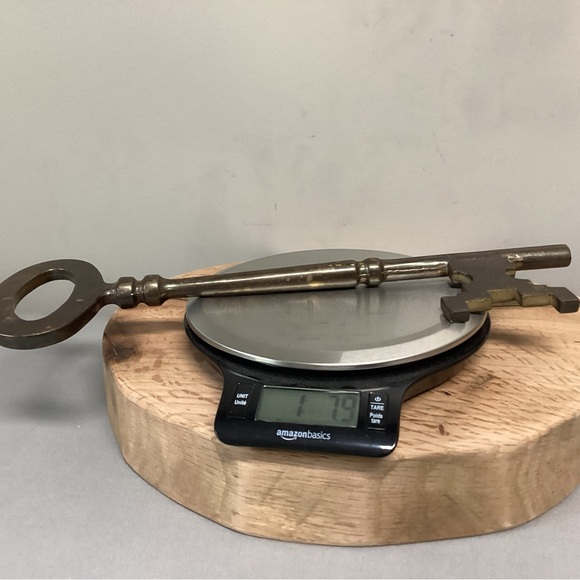 Vintage & Solid Brass & Huge - Skeleton Type Key Wall Hanger - Paperweight - Picture 10 of 10